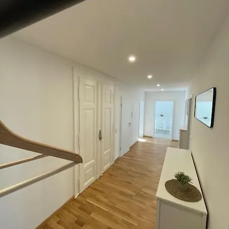 #modernes Wohnen Im Historischen Altbau 3 Og Links Daire